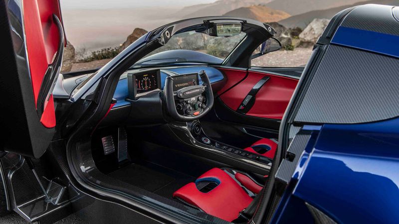 Ein digitales Cockpit prägt den Innenraum. (Bild: Hennessey)