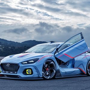 Die Karosseriekomponenten des Hyundai-Konzeptfahrzeugs fertigte BASF aus PUR-RIM- und Hartintegralschaumsystemen aus Elastolit.