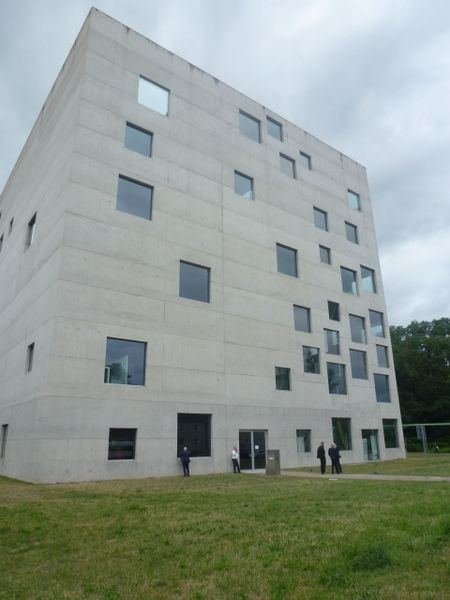 Industrie-Architektur pur: das Sanaa-Gebäude, in dem die Veranstaltung stattfand. (Bild: VIT)