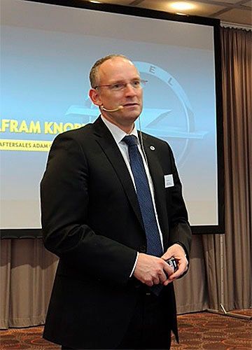 Opel Service-Direktor Wolfram Knobling zeichnete die Erfolge von Opel nach und betonte die emotionale Seite der Marke, die im GT Concept zur Geltung kommt. (Foto: Reich)