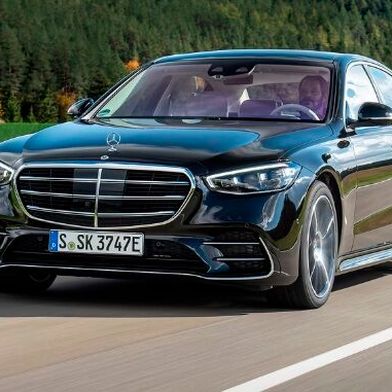 Autonomer Luxus! Beim Stuttgards Premiumfahrzeug-Hersteller Mercedes-Benz wurde wohl der Meinungsveränderer geschwungen, denn nun will man doch in den Sektor der Robotaxis einsteigen. Robotisch gefahren werden soll demnach im Rahmen der S-Klasse. (Bild: Mercedes-Benz)