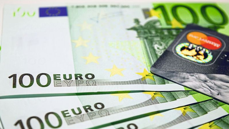 Die Mindestvergütung für Azubis steigt im Jahr 2026 um mindestens 6,2 Prozent.(Bild:  frei lizenziert /  Pixabay)