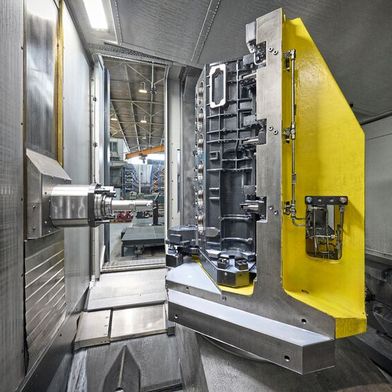 Das Bearbeitungszentrum «Heckert HEC 800» ermöglicht optimale Ergebnisse in der wirtschaftlichen Bearbeitung der grossdimensionierten und schweren Motorgehäuse. (Bild: Starrag / Ralf Baumgarten)