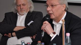 Daihatsu-Deutschland-Chef Matthias Heinz (rechts) und Verbandsvorsitzender Udo Auchter. (Archiv: Vogel Business Media)