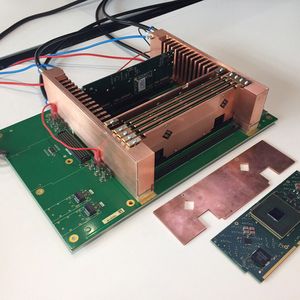 Abbildung 1: Der erste mit Heißwasser gekühlte 64-bit Micro-Server als Prototyp auf der CeBIT