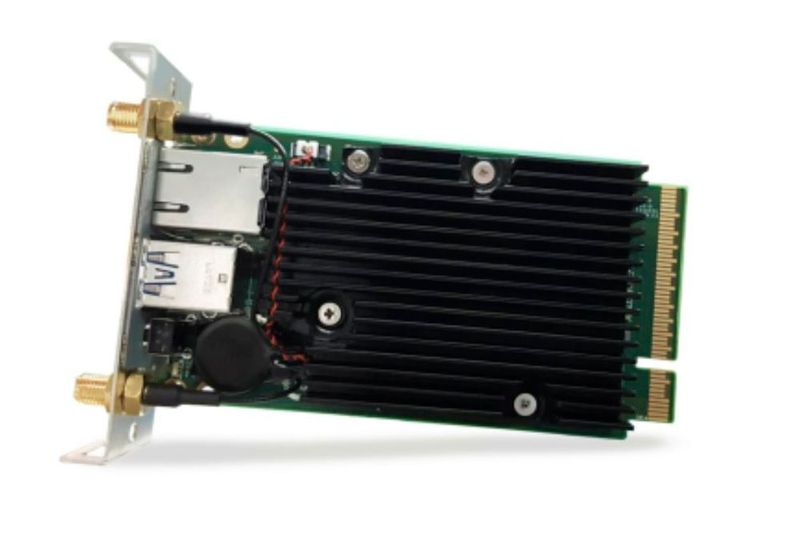 Nur halb so groß wie bisherige Rechner im OPS-Format: Ein kompletter SDM-Rechner von Intel besteht nur noch aus einer Steckkarte. (Intel)