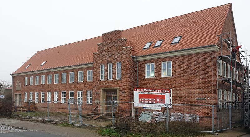 KfW-Effizienzhaus 100: Komplett renoviert, beherbergt das ehemalige Landambulatorium heute neun moderne Wohnungen. (Bild:  Udi Dämmsysteme)