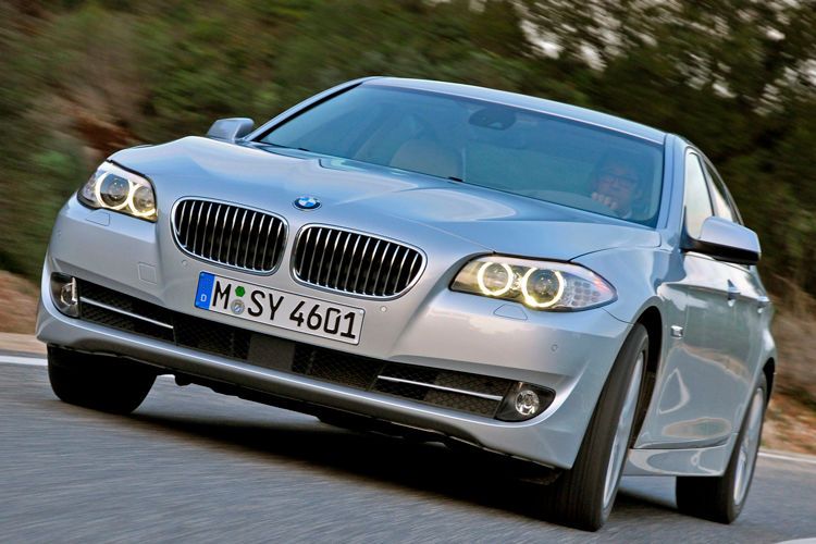 Hamburgs Bürgermeister Olaf Scholz nutzt als Dienstwagen einen BMW 530d mit Allradantrieb. Die CO2-Emissionen liegen bei 147 Gramm pro gefahrenem Kilometer. (Foto: BMW)