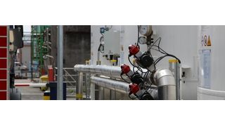 Einblicke in die neue Kohlendioxid-Produktion im Industriepark Höchst - betrieben von der im Oktober 2012 gegründeten CO2 Betriebs-GmbH. An dem Joint Venture sind vier mittelständische deutsche Gasehersteller beteiligt: Die Westfalen aus Münster hält 50 Prozent, die weiteren Kontingente übernahmen die basi Schöberl aus Rastatt, die Sauerstoffwerk Friedrich Guttroff aus Wertheim und die Rießner-Gase aus Lichtenfels. (Bild: PROCESS)