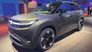 Der neue VW ID.Cross: Das elektrische Kompakt-SUV startet ab knapp 28.000 Euro und setzt auf die Designsprache „Pure Positive“. (Bild: Achter – VCG)