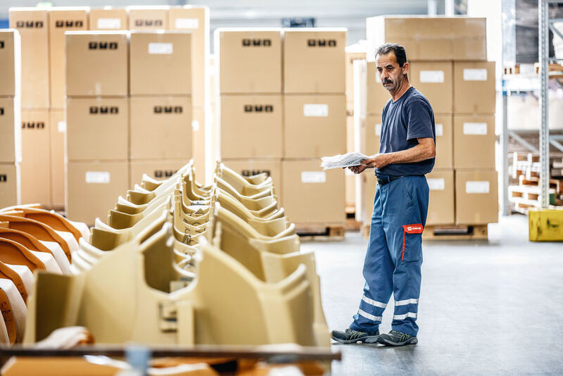 Im Logistikzentrum Immenstaad sind für große Kunden spezielle Areale und Lagerorte reserviert. (DB Schenker)