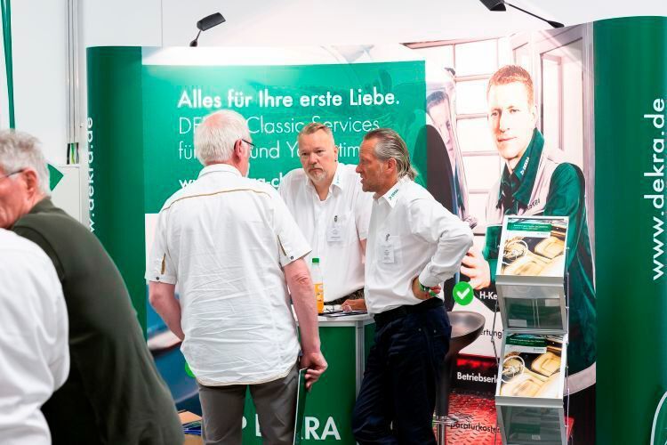 Die Kollegen von Dekra Classic Services informierten über typische Oldtimer-Themen wie Zulassung/H-Kennzeichen und Gutachten. (Stefan Bausewein)