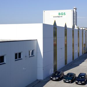 Das hochmoderne Logistikzentrum für die Sterilisation und Vernetzung mit beschleunigten Elektronen im Werk in Saal an der Donau.