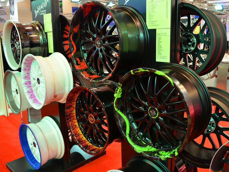 Reiche Auswahl: Alu-Tuning-Felgen gibt es in so gut wie jeder Größe und Farbe. (Foto: EMS)