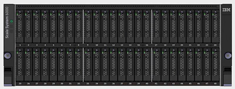 Das IBM Storage Scale System 6000 leistet bis zu 330 GB/s Datendurchsatz, bis zu 13 Millionen IOPS und besitzt eine effektive Kapazität von 3,4 PB in einem 4U-Rack. (Bild: IBM)