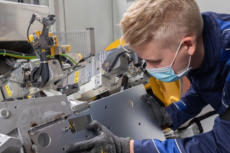 Image 6: Bodywork production of Rolls-Royce automobiles. (BMW Group)