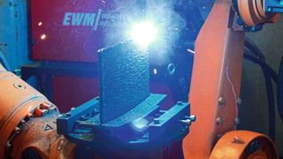 Insbesondere bei Fügeprozessen (hier Wire Additive Arc Manufacturing) werden große Effekte erwartet. (©IW/Leibniz Universität Hannover)