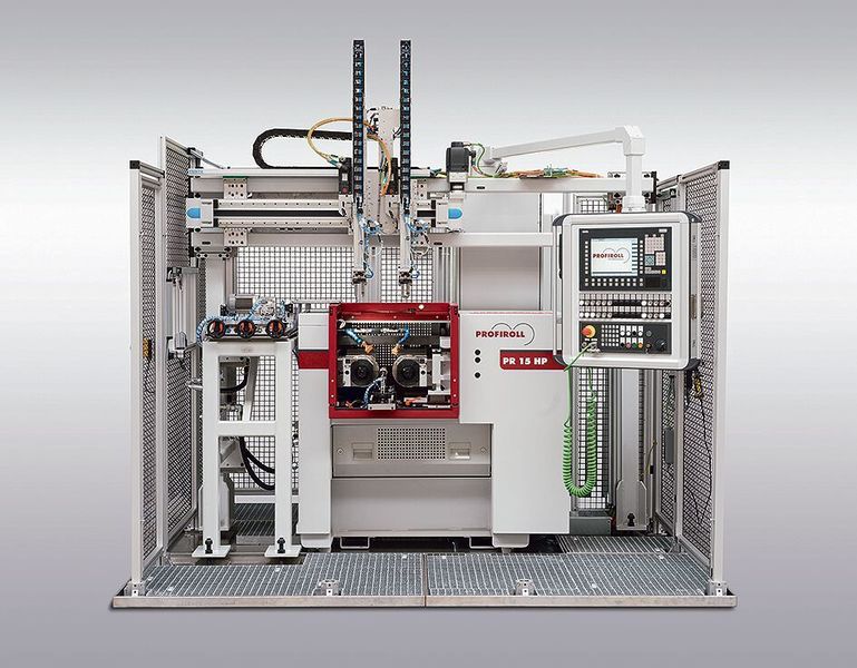 The roll forming machine PR 15 HP shows Profiroll at the Metav 2018 in Düsseldorf.  (Profiroll)