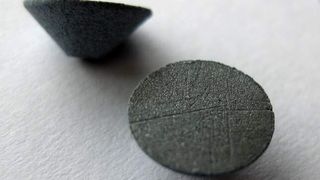 Elektroden wie diese Kegelelemente wurden am IPH in das Gesenk integriert, um frühzeitig mangelhafte Formfüllungen zu erkennen. (Bild: IPH)