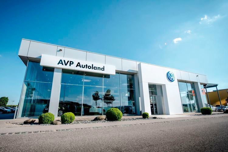 Für AVP Autoland markiert das Jahr 2016 einen wichtigen Meilenstein in der Firmengeschichte: Unternehmensgründer Franz Xaver Hirtreiter hat die Verantwortung für das operative Geschäft seinem Sohn Franz Hirtreiter übergeben.		 (AVP Autoland)