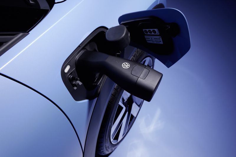 Mit dem ID Cross lassen sich externe, elektrische Geräte betreiben oder laden. (Bild: Volkswagen)