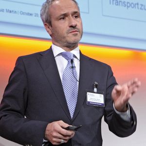 „Jeder Aufzug ist ein kundenindividueller Auftrag und wird vor Ort auf der Baustelle zusammengebaut“, Patrick Ruiz Martin. Executive Vice President SCM EU, Schindler Management Ltd. 