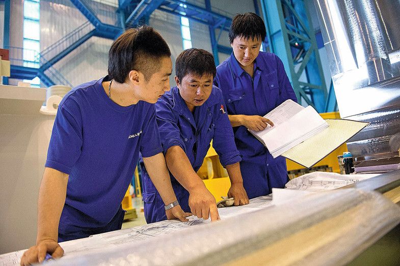 Im Juli 2013 eröffnet Schuler in der chinesischen Hafenstadt Dalian eine moderne Fertigung von Pressen nach deutschen Standards. (Schuler)