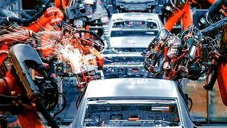 Noch nie gab es in Deutschlands Industrie so viele Roboter im Einsatz! Nach Analysen der International Federation of Robots (IFR) rangiert Deutschland dabei auf Rekordniveau. (Bild: F. Funke)