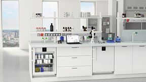 Integrierbare Unterbau-Laborgeräte bieten Lagersicherheit unmittelbar unter der Arbeitsfläche. (Bild: Liebherr)