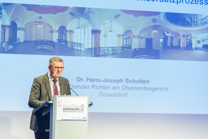 Hans-Joseph Scholten, Vorsitzender Richter OLG Düsseldorf, berichtete, welche rechtliche Relevanz Kalkulationsdaten und Prüfberichte haben. (Rainer Wengel)