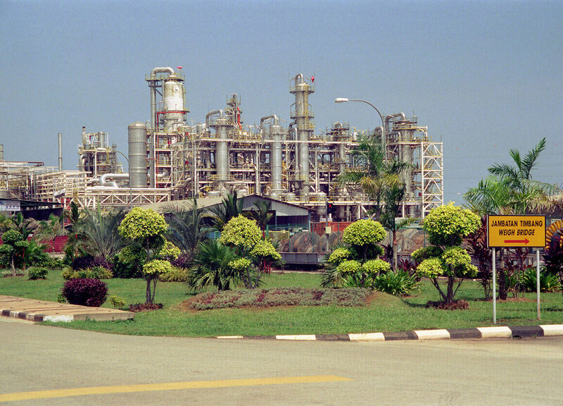 Werksblick auf die Acrylanlage am Standort Kuantan, wo die BASF und Petronas zusammenarbeiten. (Bild: BASF)
