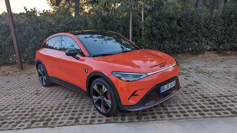 Wer aus dem #3 das Maximum herausholen will, bestellt die Brabus-Variante mit 315 kW Leistung – ab 50.990 Euro. (Bild: Simon – VCG)