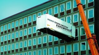 1	 Umzug auf hohem Niveau: Das Unternehmen Horst Geuer Umzüge Euromovers ist auf Laborumzüge spezialisiert. (Archiv: Vogel Business Media)