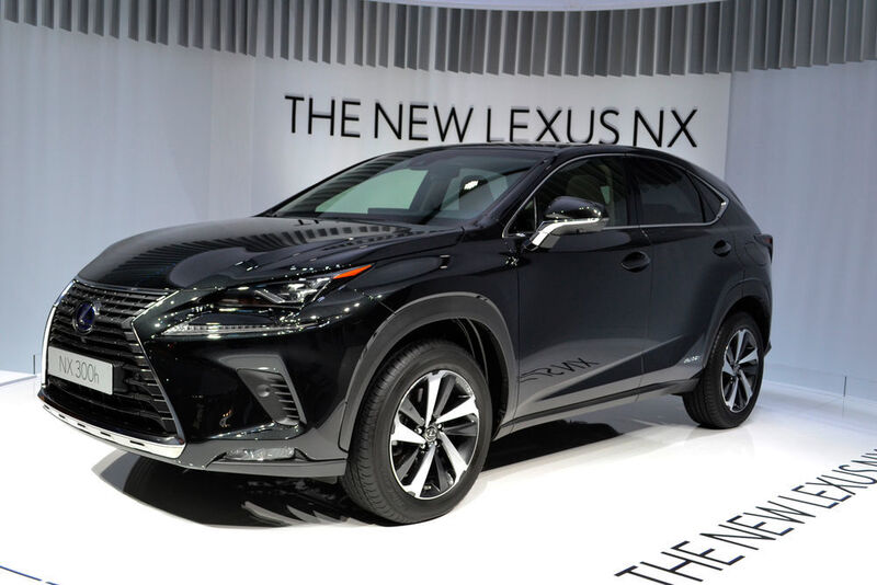 Von Lexus gibt es in Frankfurt zwei Europapremieren zu bestaunen. Das wichtigste Volumenmodell der Marke – der NX – präsentiert sich künftig in einem aufgehübschten Außenkleid. (Seyerlein/»kfz-betrieb«)