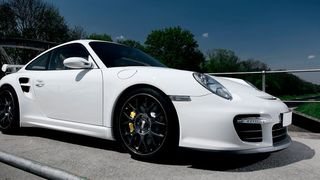 Karl Walter Formen- und Kokillenbau konzentriert sich auf den Bereich Automotive und auf die Konstruktion und Fertigung von Formen zur Herstellung von Aluminiumrädern. Da Aluräder heute ausnahmslos lackiert sind, stellt schon der kleinste Kratzer ein absolutes No-Go dar. (BBS)