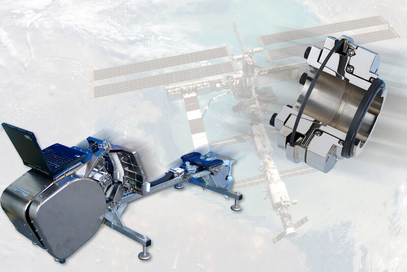 Wie Hightech-Materialien bei Kupplungen bis zu 60% Gewicht sparen: Die internationale Raumstation ISS ist eines der größten Technologieprojekte der Neuzeit. Um Muskelrückbildung zu vermeinden, trainieren die Astronauten auf der ISS täglich auf einem speziellen Trainingsgerät - eine Sicherheitskupplungen von R+W dient als Schutzfunktion.  (R+W)