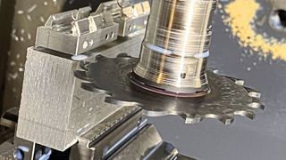 Bei der 5-Achs-Bearbeitung setzt Sollberger für die Sägebearbeitungen Nutex-Werkzeuge von Alesa ein. (Sollberger)