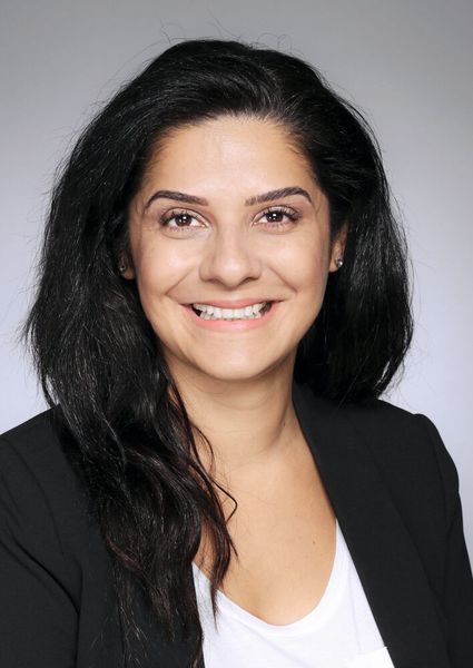 Nilüfer Cebic, Leiterin Produktmanagement und Marketing bei Inovatools: „Außer VHM-Fräsern und -Bohrern, -Gravier- und -Entgratwerkzeugen stellen wir diverse Sonderwerkzeugen bereit. Ein Service ist dabei übrigens das Schleifen von vom Kunden bereitgestellten und gehärteten Rohlingen nach dessen Wünschen und Spezifikationen.“ (Inovatools Eckerle & Ertel)