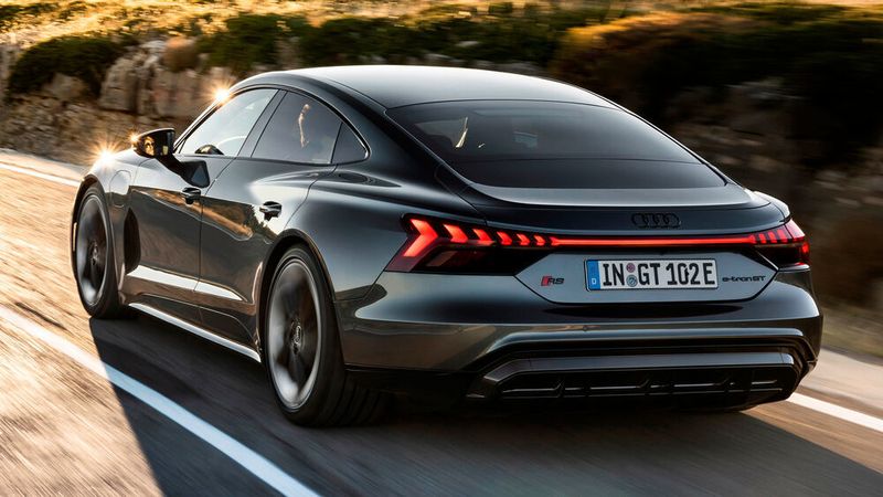 „Flach ist das neue Premium bei den Elektroautos“, heißt es bei Audi, was wohl auch als kleiner Wink in Richtung Tesla zu verstehen ist. (Audi)