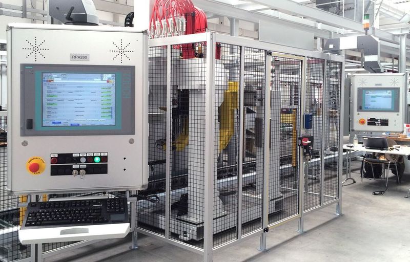 Die Fertigungslinie für den PKW-Hersteller bestand aus vollautomatischen und manuellen Montage-Stationen. (Rose Systemtechnik )