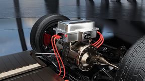 Ein kernloser Hall-Effekt-Stromsensor erfasst mehrere räumliche Komponenten des Magnetfelds und soll dadurch Messfehler infolge von Vibrationen und Montageabweichungen reduzieren. (Bild: Texas Instruments)