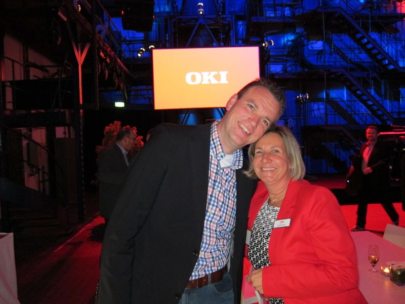 Claudia Machon, OKI, mit Geert Kurvers, Alpha International  (Bild: IT-BUSINESS)