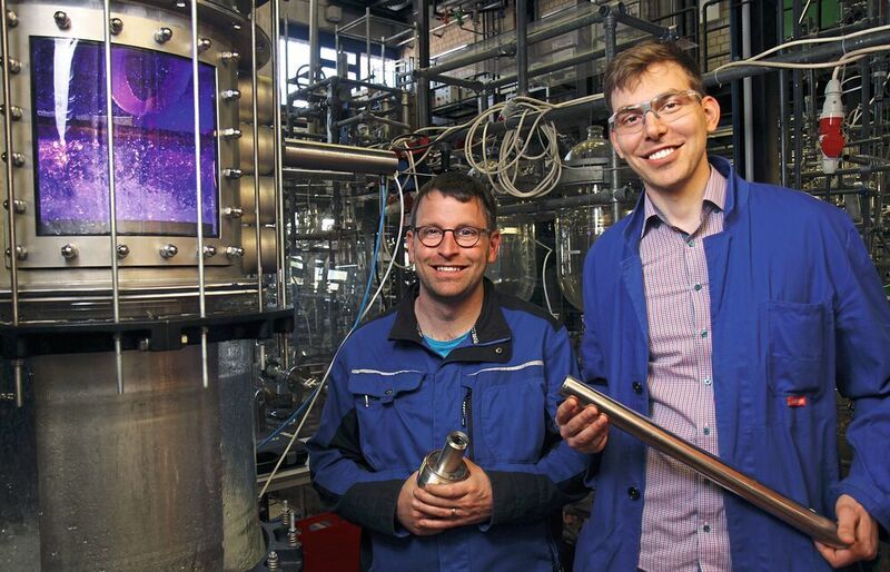 Markus Lichti (l.) und Jonas Schulz entwickeln das Kamerasystem. (TUK/Thomas Koziel)