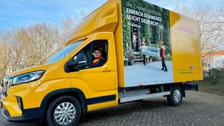 Die letzte Meile macht DHL 2-Mann-Handling künftig vollelektrisch mit Transportern von Nextmove. (Bild: DHL 2-Mann-Handling)