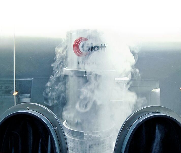 Smoke studies show the airflow in the barrier system. (Pictures: Glatt)