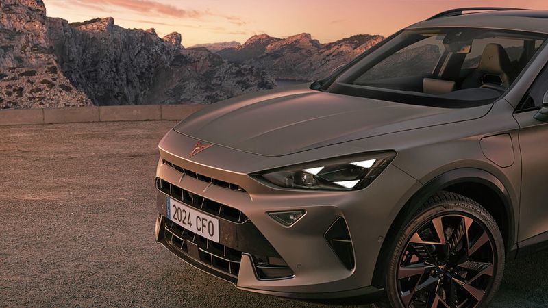 In der Neuauflage wurde unter anderem die Frontpartie neu gestaltet. (Bild: Seat S.A.)