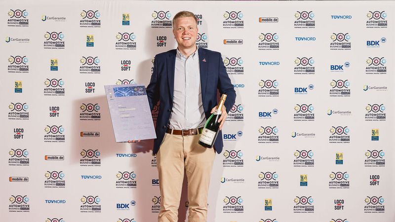 Arndt Automobile schaffte es mit seinem außergewöhnlichen Vertriebskonzept, das die eigene Autovermietung mit einer erfolgreichen Gebrauchtwagenvermarktung verbindet, unter die Gewinnerbetriebe des Automotive Business Awards 2025. (Bild: Stefan Bausewein)