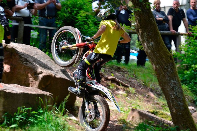 Unvergesslich auch, wie virtuos Vivian Wachs ihr Sportgerät über kühlschrankgroße Felsen zirkelte. (Bild: Dotzler, Dominsky, Lacher, Maderner, Michel, Rosenow, Schweitzer/»kfz-betrieb“)