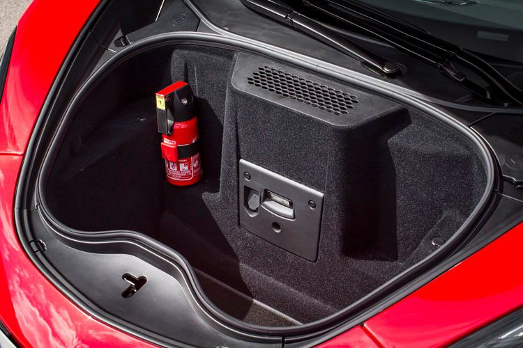 Das Gepäckabteil unter der Fronthaube fasst immerhin 144 Liter. (Foto: McLaren)