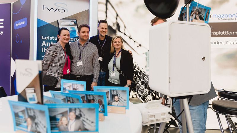 Beliebter Treffpunkt war die Fotobox am Stand von Two Sales. (Bild: Stefan Bausewein)